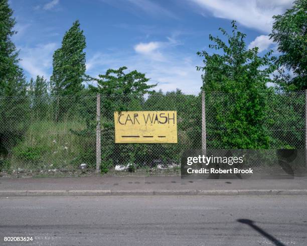 local enterprise - thinking outside the box englische redewendung stock-fotos und bilder