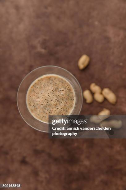 chia pudding in a serving glass. - schleimschicht stock-fotos und bilder