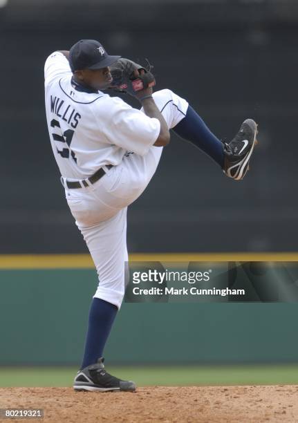 Dontrelle Willis of the Detroit Tigers pitches during the spring training game against the Atlanta Braves at Joker Marchant Stadium in Lakeland,...