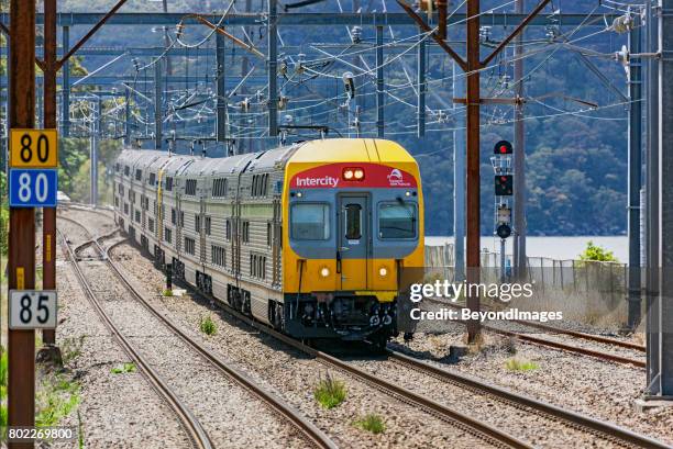 service de nsw trainlink ic transport voyageant en milieu rural - newcastle nouvelle galles du sud photos et images de collection