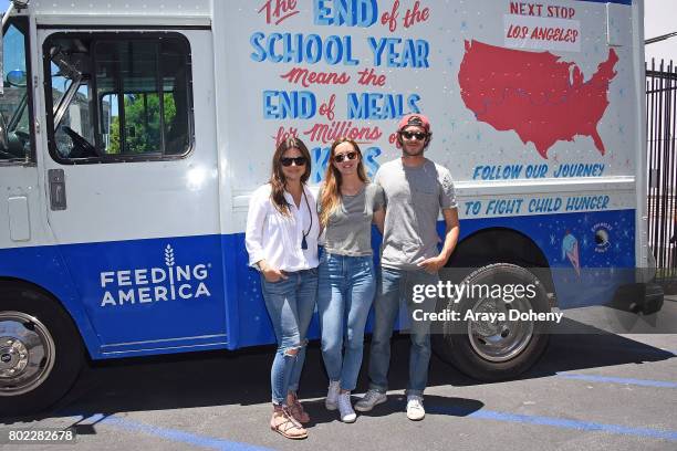 Tiffani Thiessen, Leighton Meester and Adam Brody volunteer at Feeding America's Summer Hunger Awareness event At Para Los Ninos in Los Angeles on...