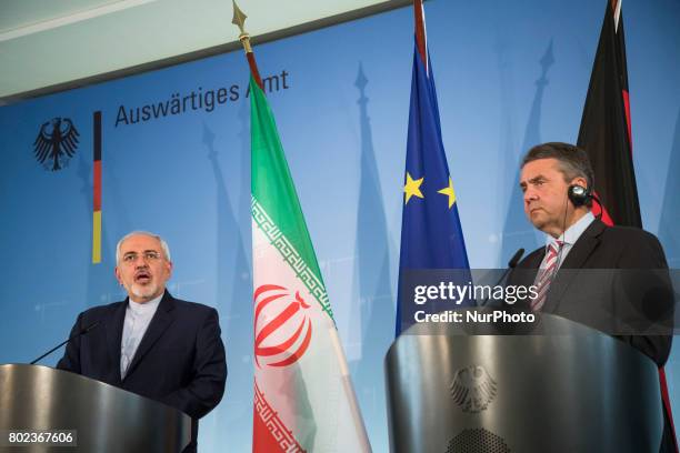 German Vice Chancellor and Foreign Minister Sigmar Gabriel and Iranian Foreign Minister Mohammad Javad Zarif hold a news conference at the Foreign...