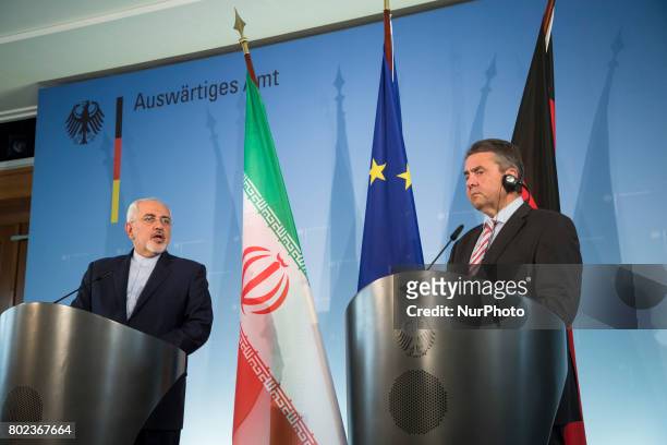 German Vice Chancellor and Foreign Minister Sigmar Gabriel and Iranian Foreign Minister Mohammad Javad Zarif hold a news conference at the Foreign...