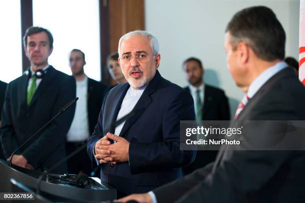 German Vice Chancellor and Foreign Minister Sigmar Gabriel and Iranian Foreign Minister Mohammad Javad Zarif hold a news conference at the Foreign...