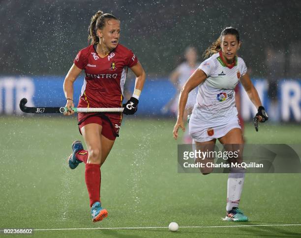 Jill Boon of Belgium and Maria Lopez of Spain during the FINTRO Women's Hockey World League Semi-Final Pool B game between Belgium and Spain on June...