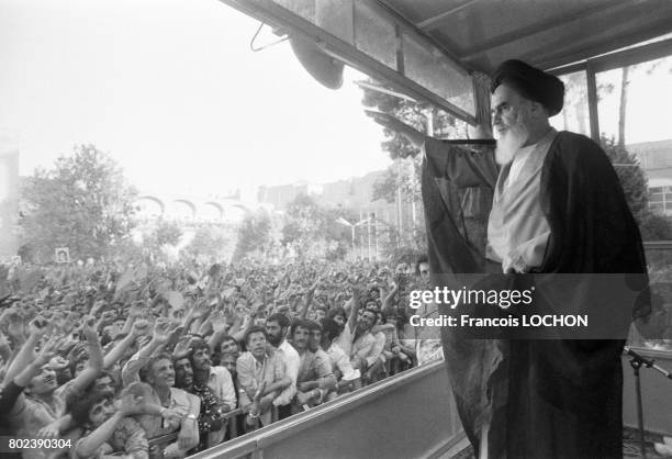 Ayatollah Khomeini dans la ville sainte de Qom le 29 mars 1979, en Iran.