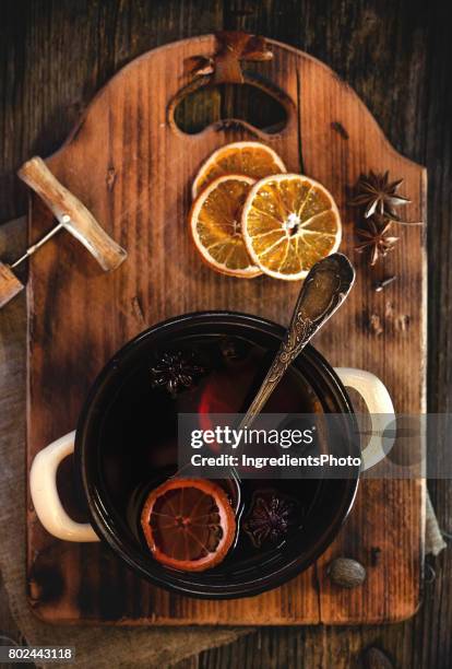 mulled wine and spices on a wooned board. - mulled wine stock pictures, royalty-free photos & images