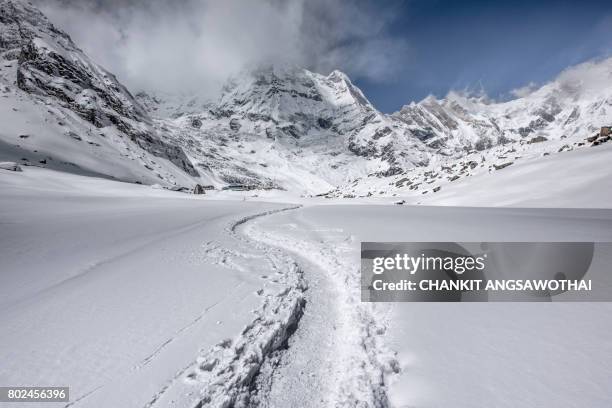 reaching annapurna base camp - chankit angsawothai stockfoto's en -beelden