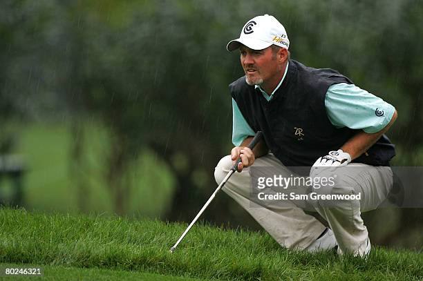 Jerry Kelly looks over a shot on the 16th hole during the first round of the PODS Championship at Innisbrook Resort and Golf Club on March 6, 2008 in...