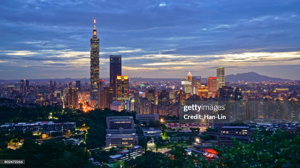 The sunset view of Taipei city