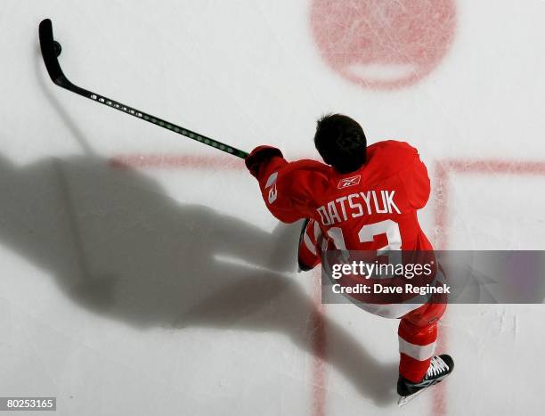 Datsyuk Stickhandling Stick Ups Photos and Premium High Res Pictures - Getty Images