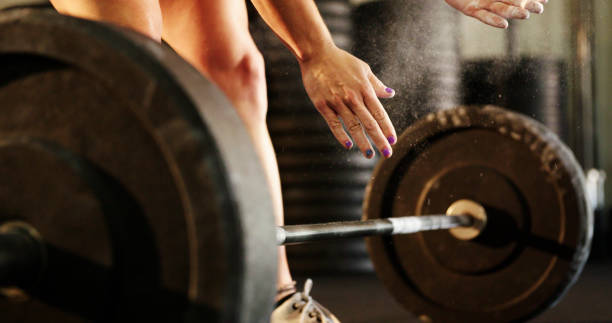 young woman in gym - powerlifting stock pictures, royalty-free photos & images