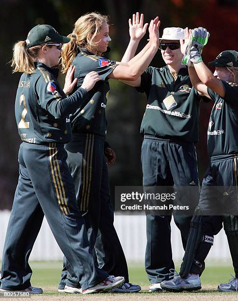 Ellyse Perry of Australia celebrates with her team-mates after claiming the wicket of Sara McGlashan of New Zealand during the fourth Rose Bowl...