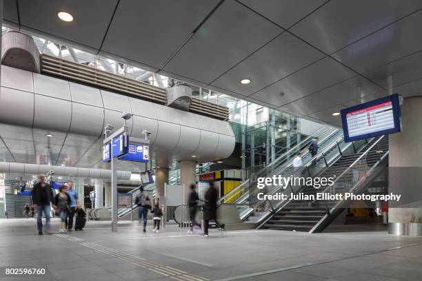 den haag centraal station in the netherlands. - railroad station ストックフォトと画像