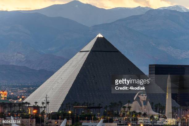luxor casino building in las vegas nevada in the evening - las vegas pyramid hotel stock pictures, royalty-free photos & images