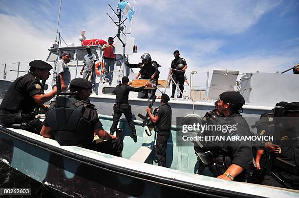 Guatemalan policemen unload ammunition from a Navy boat in Rio Dulce, some 250 km northeast of Guatemala City on March 15, 2008. Some 400 police and...