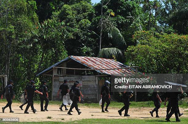 Guatemalan policemen patrol the community of Lagunilla El Salvador in Rio Dulce, some 250 km northeast of Guatemala City on March 15, 2008. Some 400...