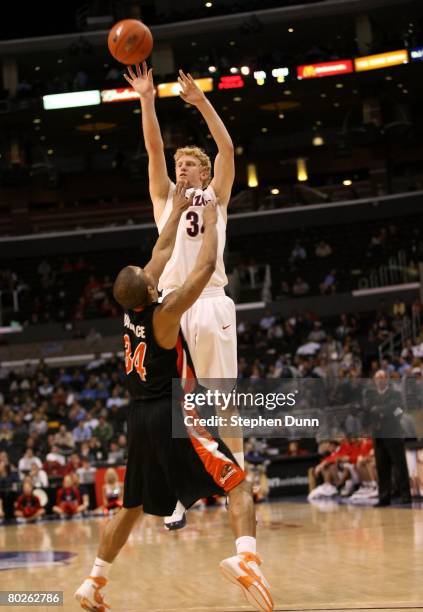 Chase Budinger of the Arizona Wildcats shoots over the defense of Lathen Wallace of the Oregon State Beavers during the 2008 Pacific Life Pac-10...