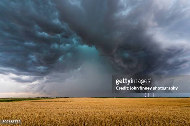 cyclops and the triple lightning strikes - supercélula - fotografias e filmes do acervo