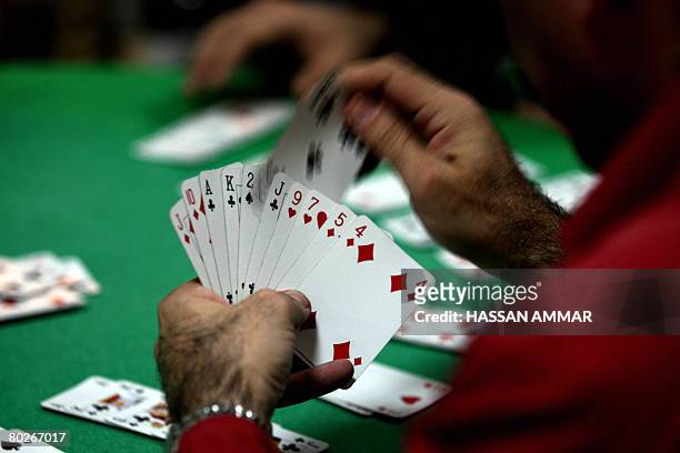Foreigners residing in Saudi Arabia play cards at a foreigners' compound in the Saudi capital of Riyadh late March 15, 2008. AFP PHOTO/HASSAN AMMAR