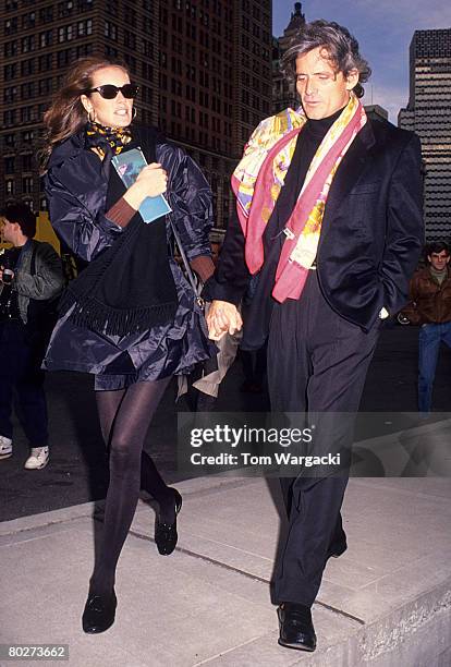 New York April 14th 1991. Elle Macpherson and guest at Cirque De Soleil