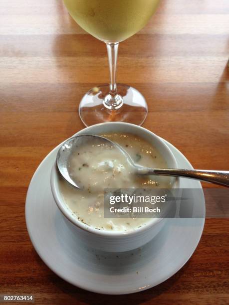 cup of new england clam chowder and a glass of white wine - new england clam chowder imagens e fotografias de stock