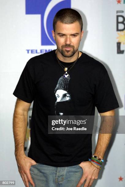 Jarabe De Palo poses for photographers at the 12th Annual Billboard Latin Music Awards, April 26, 2001 in Miami Beach, Florida.