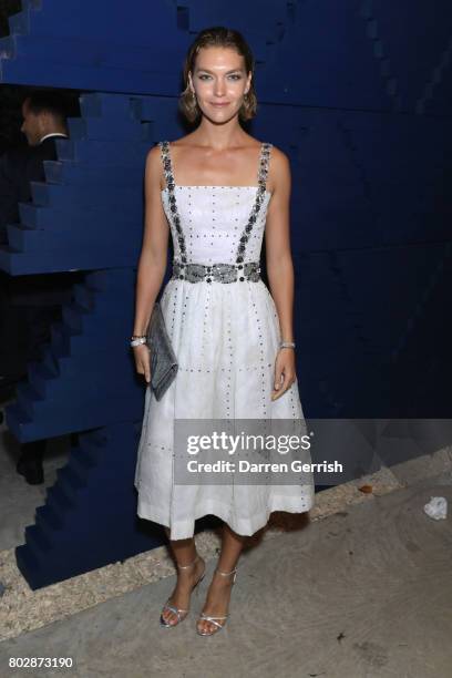 Arizona Muse attends the Summer Party 2017 presented by Serpentine and Chanel at The Serpentine Gallery on June 28, 2017 in London, England.