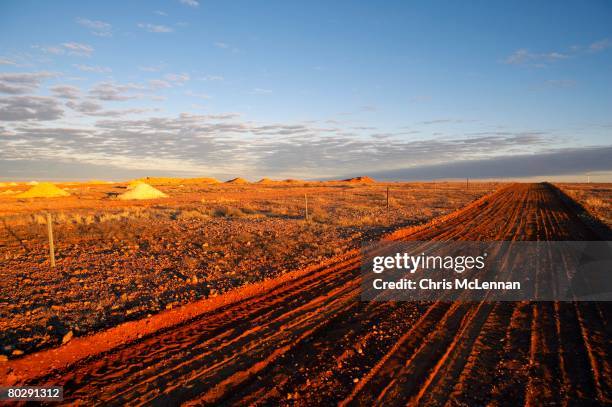 opal mining area in coober pedy in the south australian outback. - opal mining stock-fotos und bilder