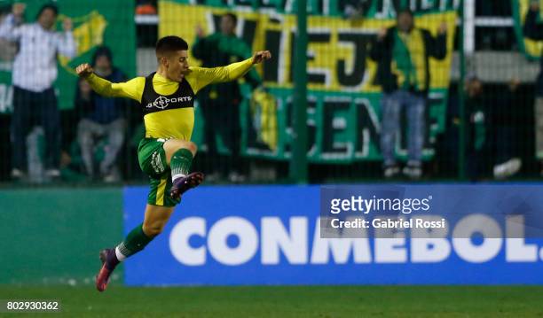Nicolas Marcelo Stefanelli of Defensa y Justicia celebrates after scoring the first goal of his team during a first leg match between Defensa y...