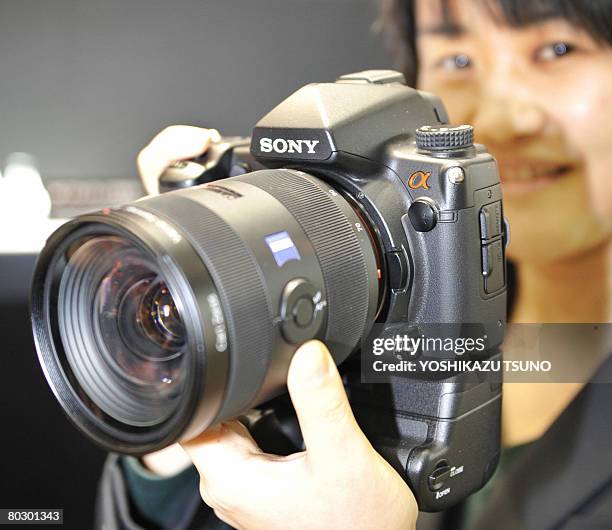 Sor Camera 140 35mm Slr Camera Stock Photos, High-Res Pictures, and Images - Getty ...