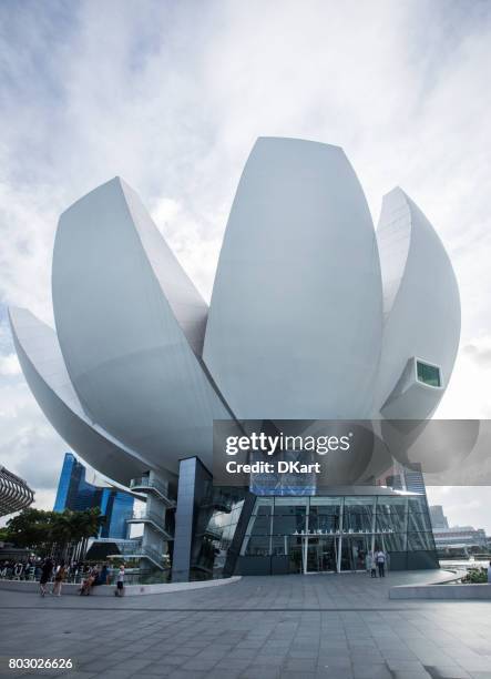 artscience museum in singapore - artscience museum stock pictures, royalty-free photos & images