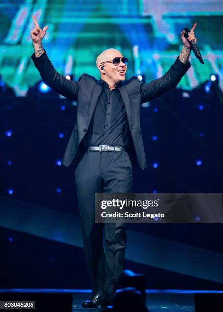 Pitbull Rapper Performance Pitbull (Musician) Photos and Premium High Res Pictures - Getty Images