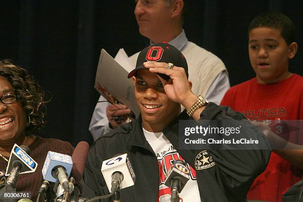 Terrelle Pryor of Jeannette High School, regarded as the nations top prep quarterback, announces his choice of college as Ohio State University on...
