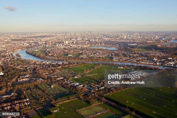 aerial photography view north-east of chiswick cemetery and king"u2019s house sports ground, chiswick and barnes. london, w4, sw13, uk. - chiswick foto e immagini stock