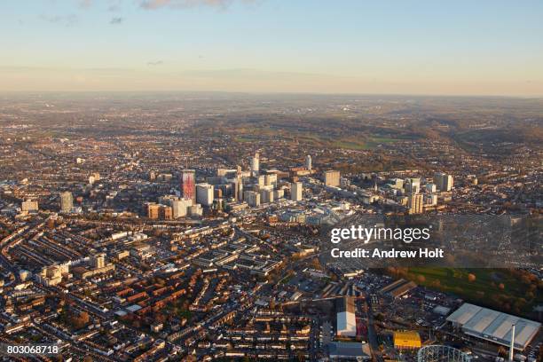 aerial photography skyline view east of croydon, cr0, cr9, uk. - croydon skyline stock pictures, royalty-free photos & images