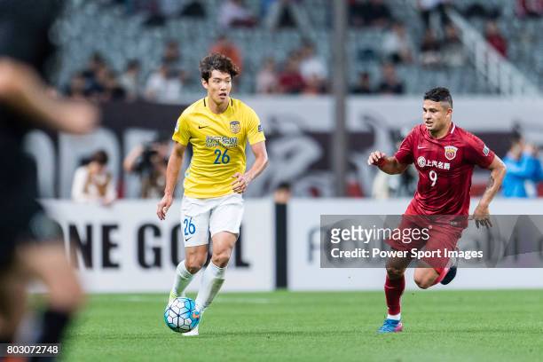Jiangsu FC Defender Hong Jeongho in action against Shanghai FC Forward Elkeson De Oliveira Cardoso during the AFC Champions League 2017 Round of 16...