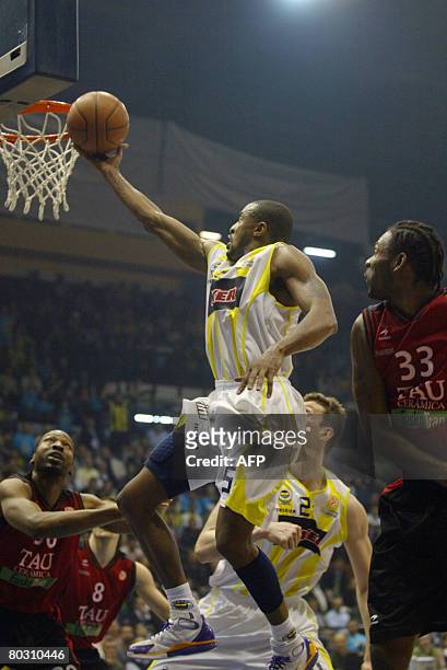 Fenerbahce Istanbul's Willie Solomon moves to score against Tau Ceramica during their Euroleague Top 16 match at the Abdi Ipekci Sport Hall in...