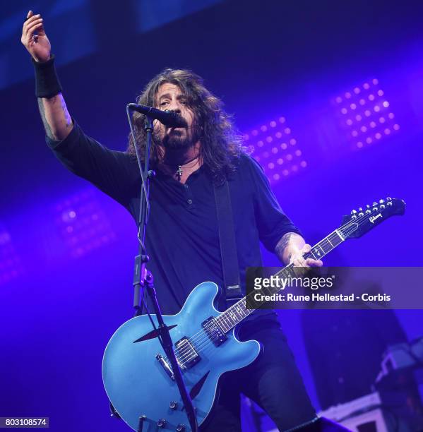 Foo Fighters perform on day 3 of the Glastonbury Festival 2017 at Worthy Farm, Pilton on June 24, 2017 in Glastonbury, England.