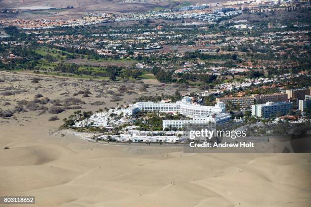 aerial photography view west of hotel riu palace maspalomas in dunas de maspolamas and playa del inglés, gran canaria. canary islands, spain. - inglés stock pictures, royalty-free photos & images