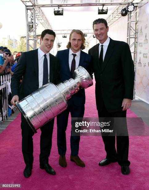 Sidney Crosby, Carl Hagelin and owner Mario Lemieux of the Pittsburgh Penguins carry the Stanley Cup as they arrive at the 2017 NHL Awards at...