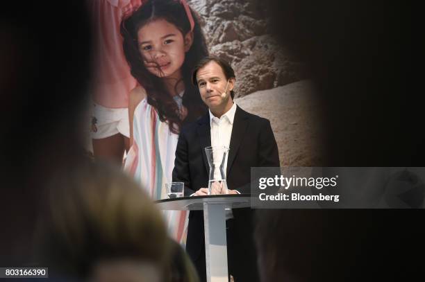 Karl-Johan Persson, chief executive officer of Hennes & Mauritz AB , speaks during an earnings news conference in Stockholm, Sweden, on Thursday,...