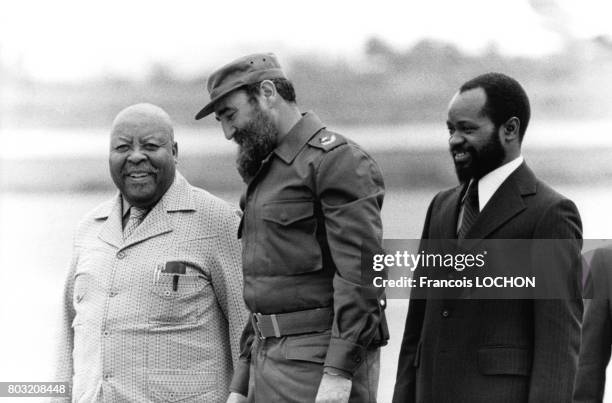Le Chef d'Etat et de la révolution cubaine Fidel Castro accueille le président et le premier ministre du Mozanbique Samora Machel et Leabua Jonatha...