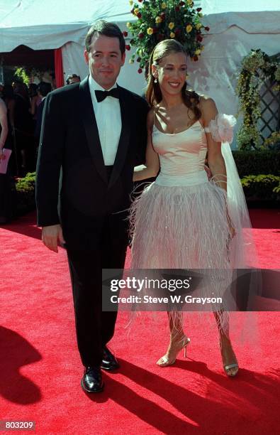 Actress Sarah Jessica Parker and husband Matthew Broderick arrive at the 52nd Annual Primetime Emmy Awards September 10, 2000 in Los Angeles, CA.