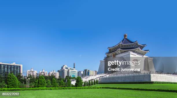 chiang kai-shek memorial hall - chiang kaishek gedenkhalle stock-fotos und bilder