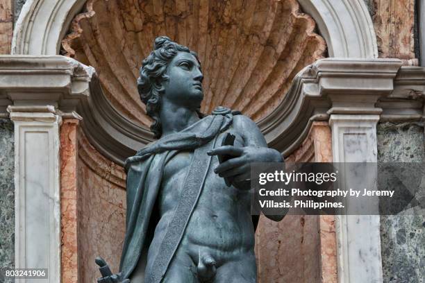 apollo statue, campanile of st. mark's, venice, italy - dios fotografías e imágenes de stock