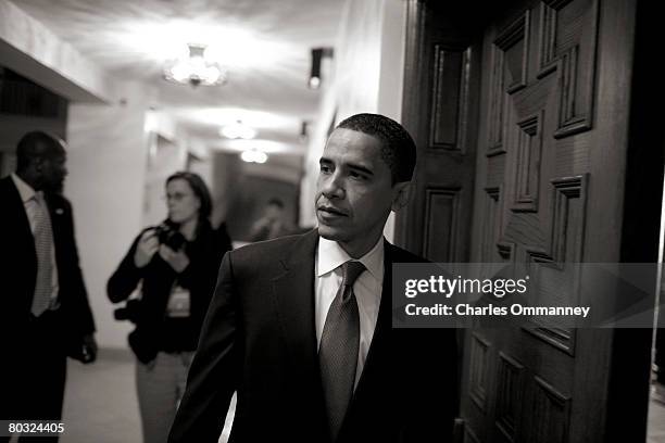 Democratic presidential hopeful Sen. Barack Obama of Illinois, his wife Michelle and his team backstage before greeting supporters gathered for a...