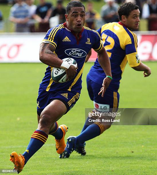 Fetu Vainikolo of the Highlanders makes a break during the round six Super 14 match between the Highlanders and the Western Force at the Queenstown...