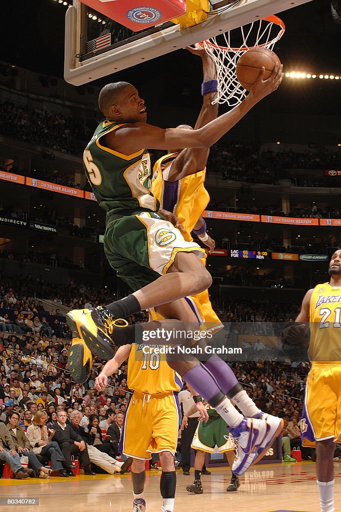 Seattle Supersonics v Los Angeles Lakers