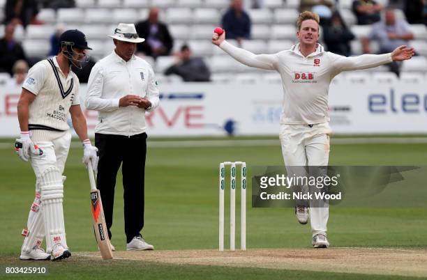 Simon Harmer of Essex in bowling action during the Essex v Middlesex - Specsavers County Championship: Division One cricket match at the Cloudfm...